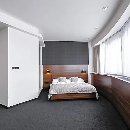 Tempus Club Garni Hotel